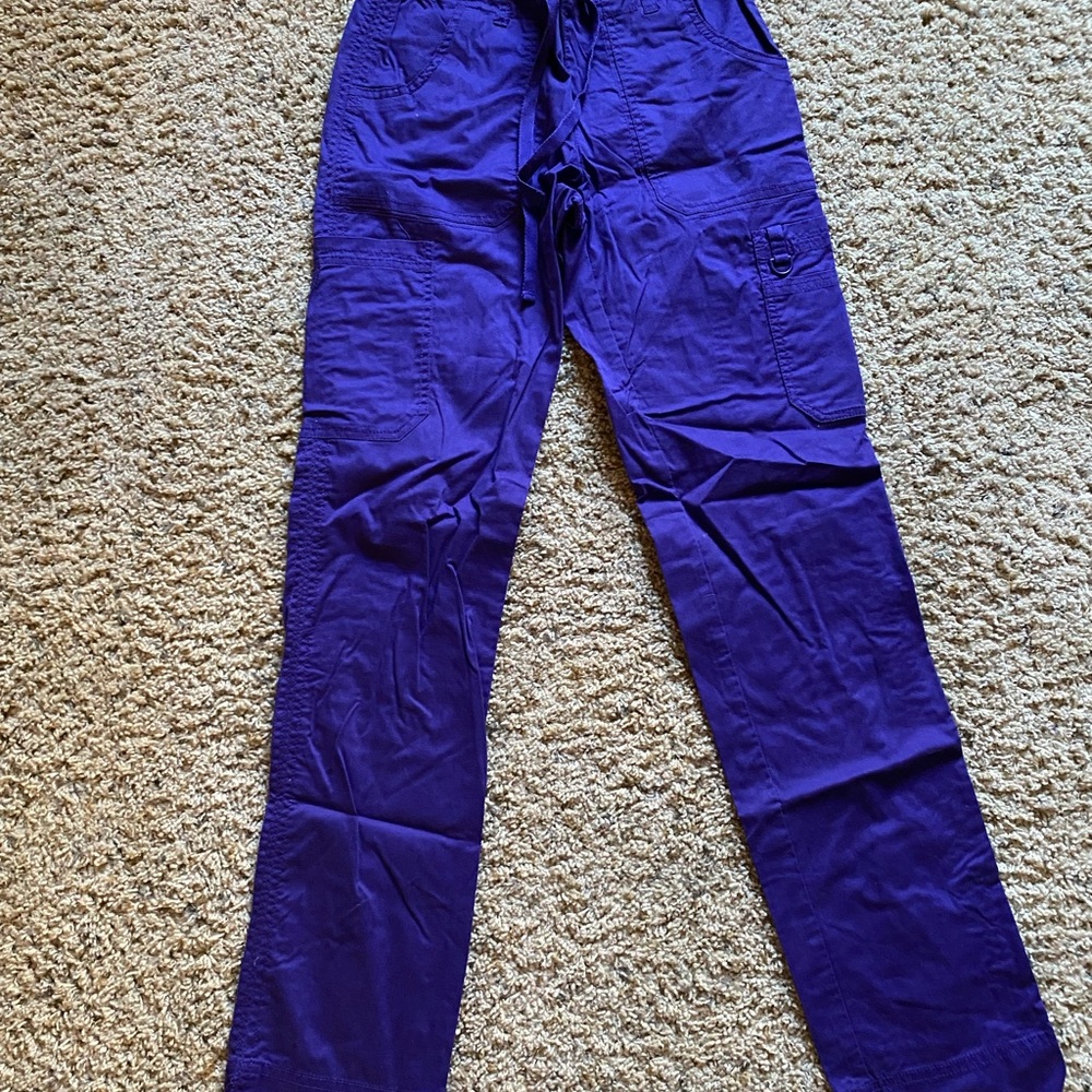 Koi Lindsey Stretch XS Tall cargo scrub pants. Straight leg skinny style